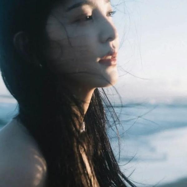 玛丽莲有深黑之眸